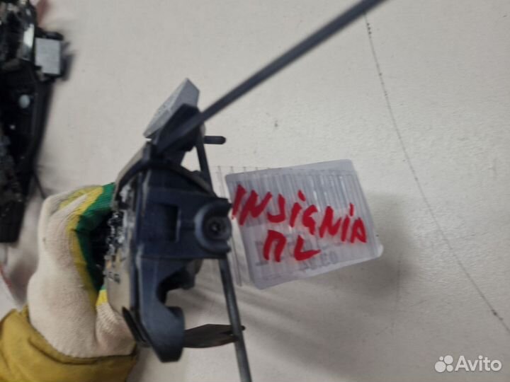 Кронштейн ручки двери передней левой Opel Insignia
