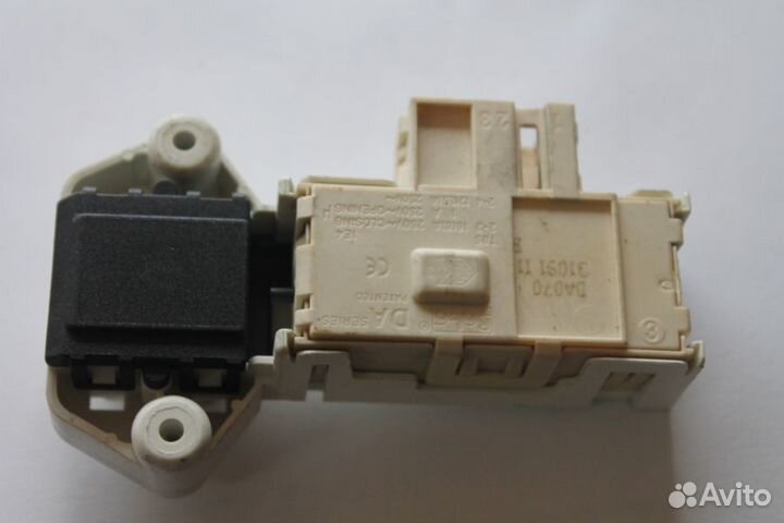 Устройство блокировки люка Bosch 070550 бу. 1454