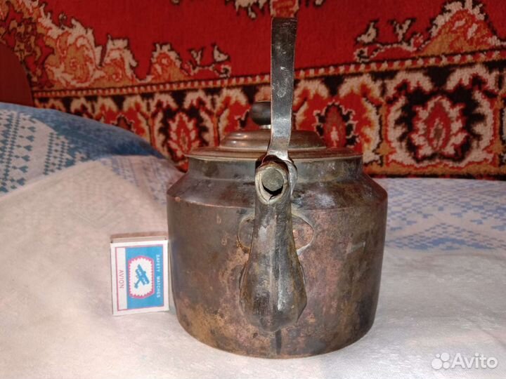 Старинный чайник из меди