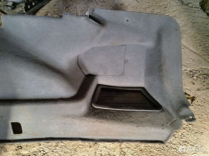 Обшивка багажника правая BMW F01