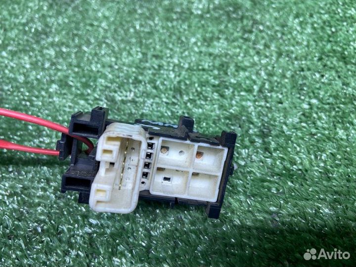 Кнопка стеклоподьемника задняя задняя Toyota Camry