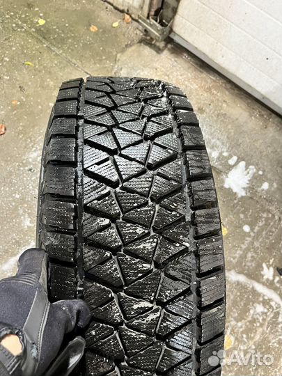 Bridgestone Blizzak DM-V2 265/70 R15