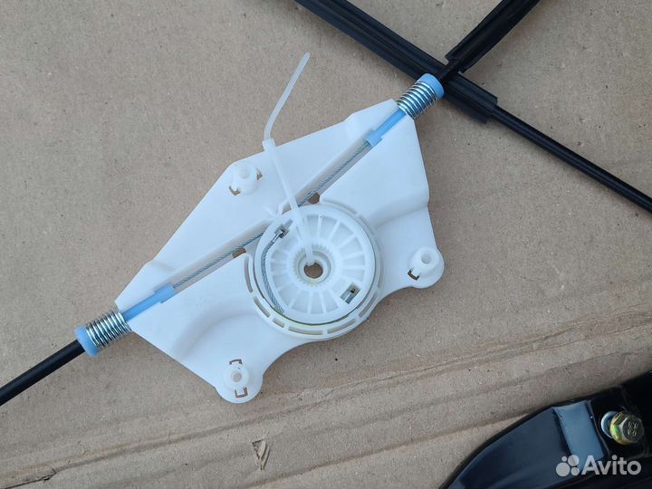 Стеклоподъемник передний левый Volkswagen Golf 4