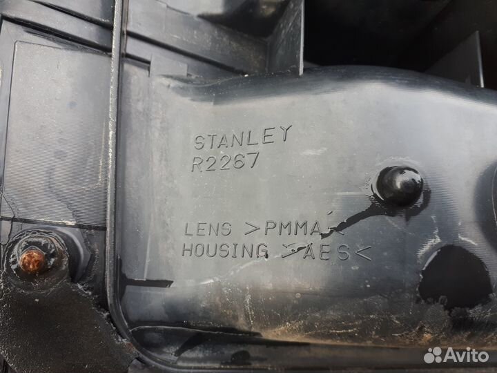 Фонарь крышки багажника R Mazda 626 Capella Дефект