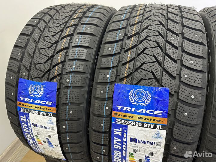 Tri Ace Snow White II Stud 255/35 R20 97V
