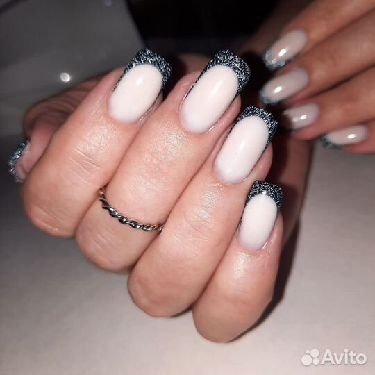 Наращивание ресниц и маникюр