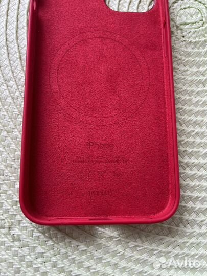Оригинальный силиконовый чехол iPhone 13