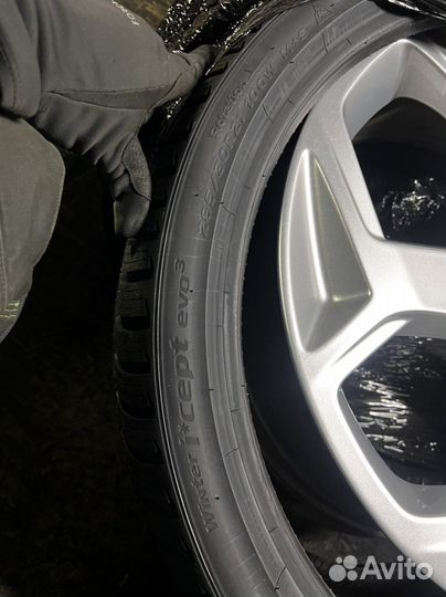 Hankook Winter I'Cept Evo 3 W330 285/30 R21 и 255/35 R21