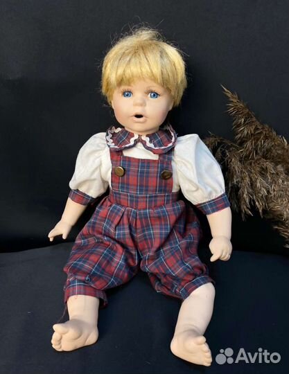 Кукла фарфоровая мальчик