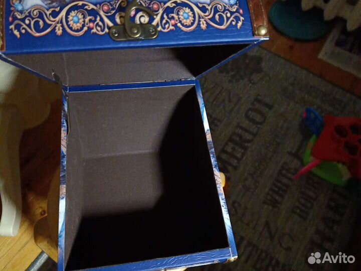 Сундук новогодний