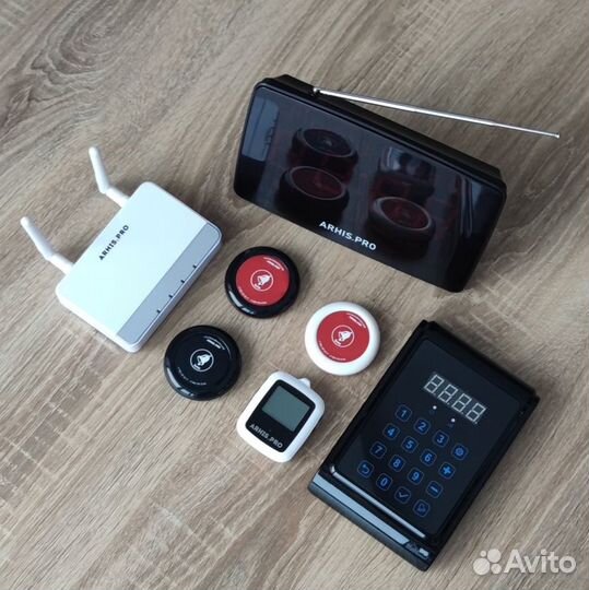 Система вызова: кнопка вызова официанта и табло