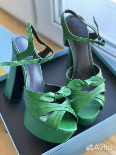 Босоножки кожаные