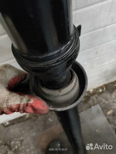 Карданный вал Audi A8 D3 4.2 BVJ 2006