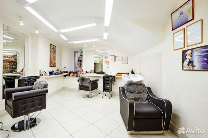 Старший администратор в студию красоты