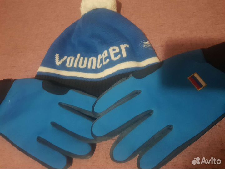 Шапка и перчатки волонтёр