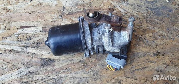 Моторчик стеклоочистителя передний Nissan Qashqai