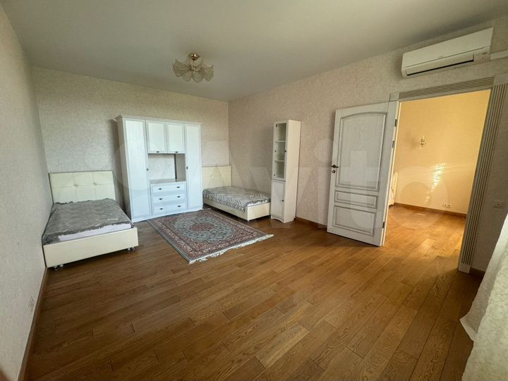 4-к. квартира, 112 м², 4/9 эт.