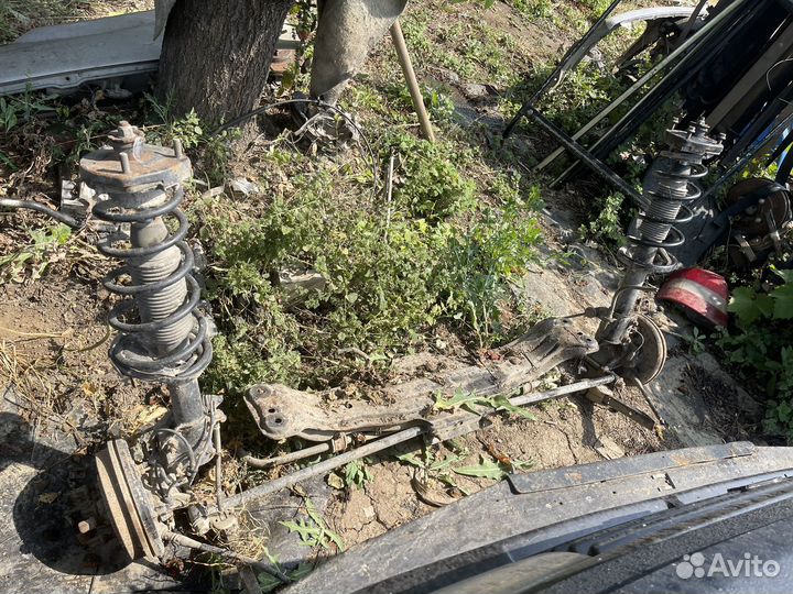 Стойки передние mazda 323