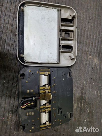 Плафон подсветки салона Nissan Presage U30 YD25