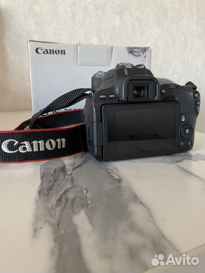 Зеркальный фотоаппарат