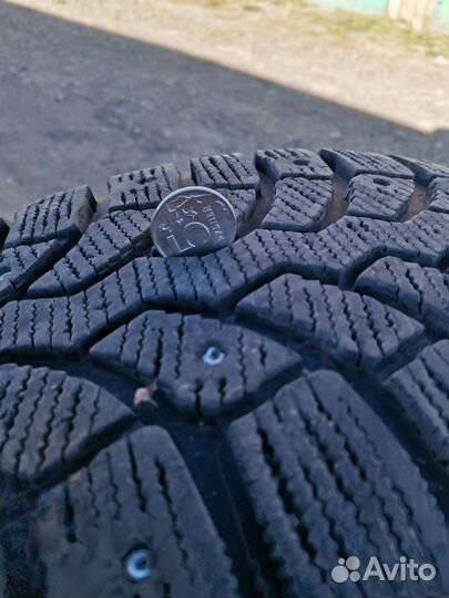 Bridgestone Blizzak Spike-01 215/65 R16