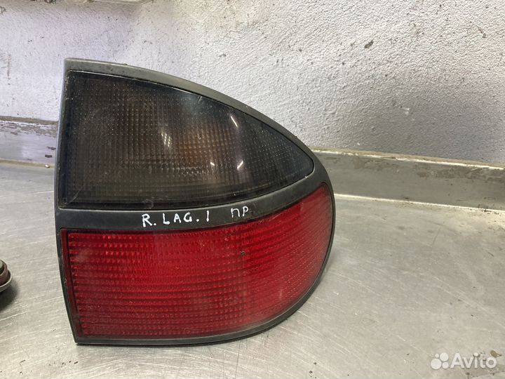 Задний правый фонарь renault laguna 1