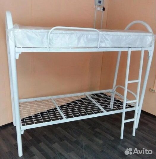 Металлическая двухярусная кровать