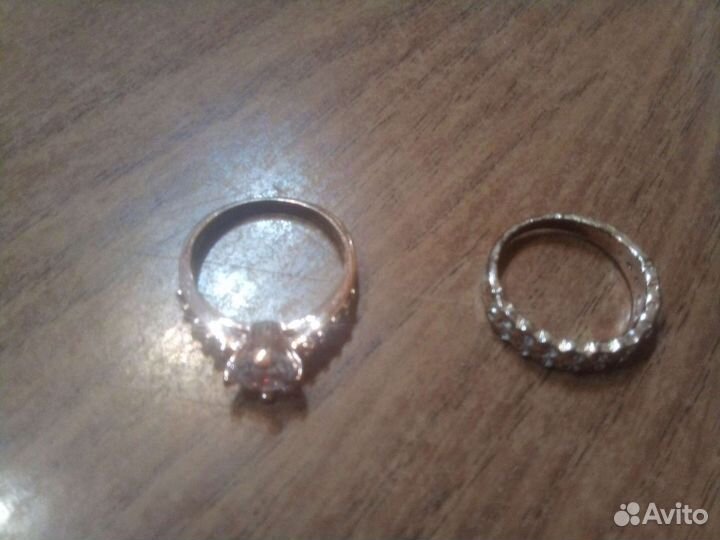 От серёжек, подвеска, клычки, шарм-крест и прочее