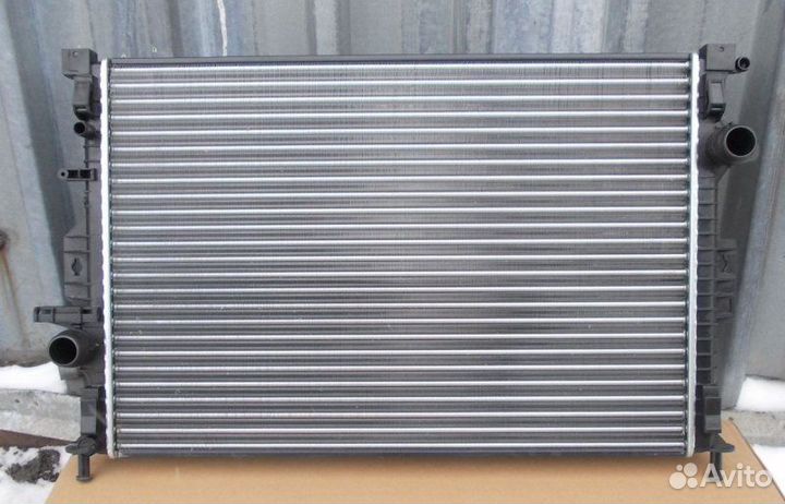 Радиатор охлаждения двигателя передний Ford Kuga