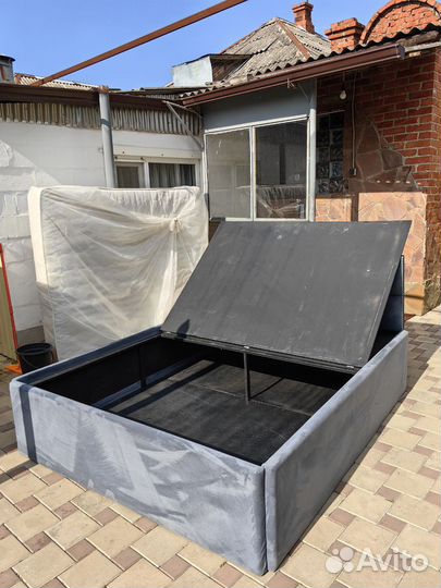 Кровать двухспальная с матрасом б\у. 160х200