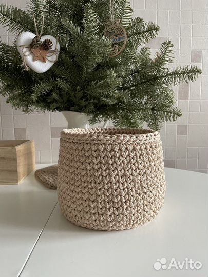 Вязаная корзина