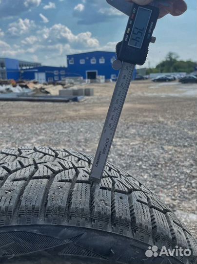 Bridgestone Blizzak Spike-02 235/45 R18