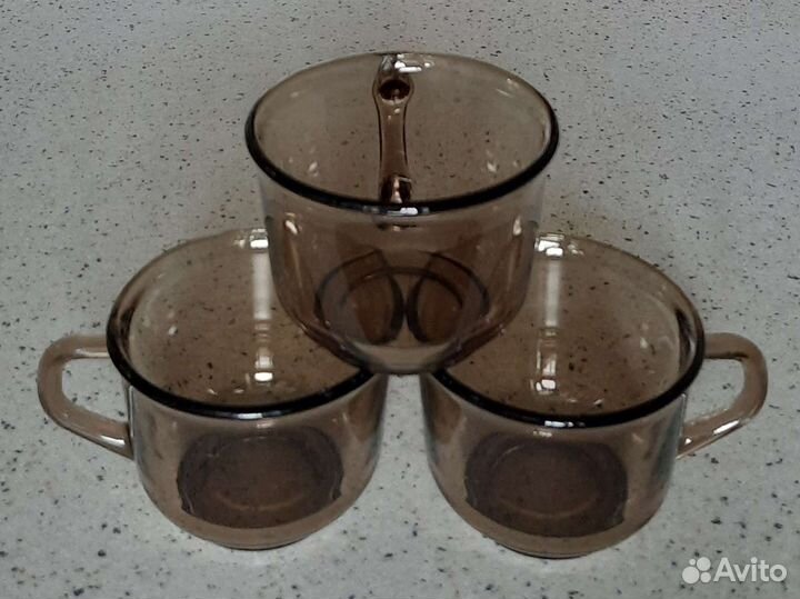 Кружки из коричневого стекла