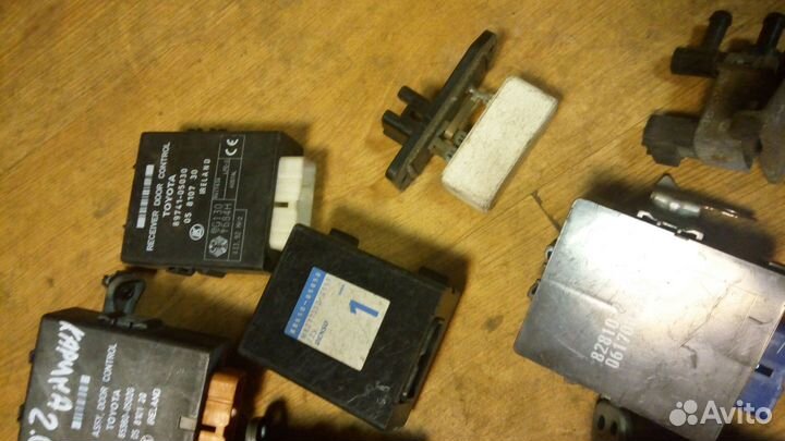 Блоки. Реле на Тойота карина. авенсис