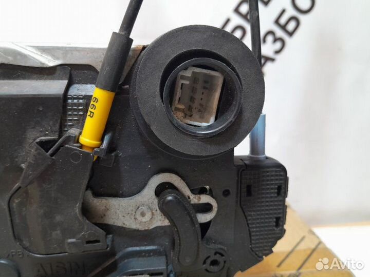 Замок двери задний левый Toyota Land Cruiser Prado