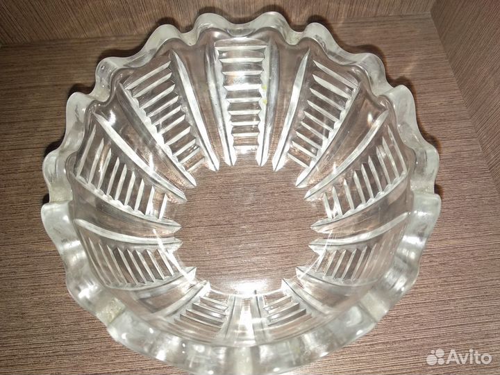 Продам хрустальную салатницу