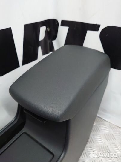 Подлокотник Mazda 3 BK рестайлинг (2006—2009)