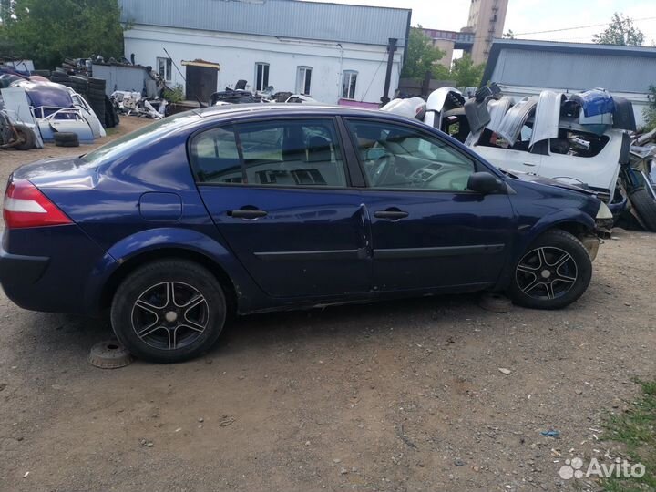 В разборе Renault Megane 2