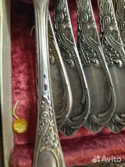 Столовые серебряные приборы, ложки, вилки, ножи