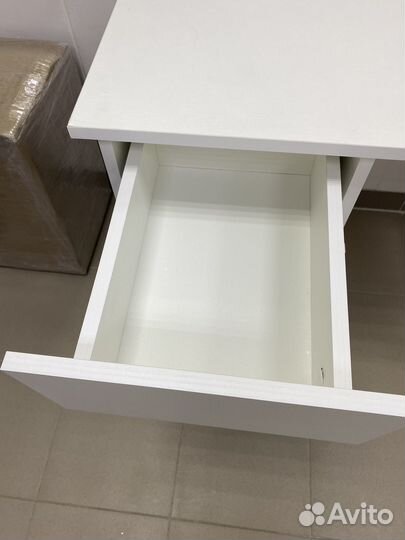 Маникюрный стол