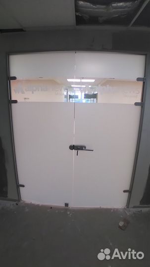 Стеклянная дверь на заказ от 3 дней