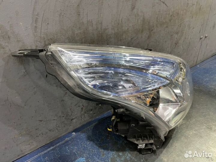Фара ксенон правая Nissan Teana J32