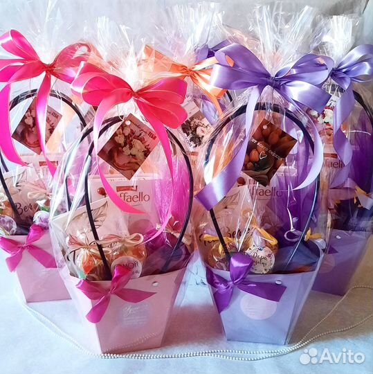 Фруктово-цветочные букеты, подарочные корзины