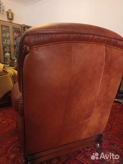 Кожаный диван