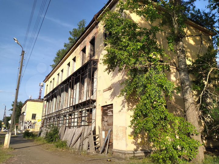 Здание, 1400 м²