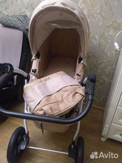 Прогулочная коляска три в одном