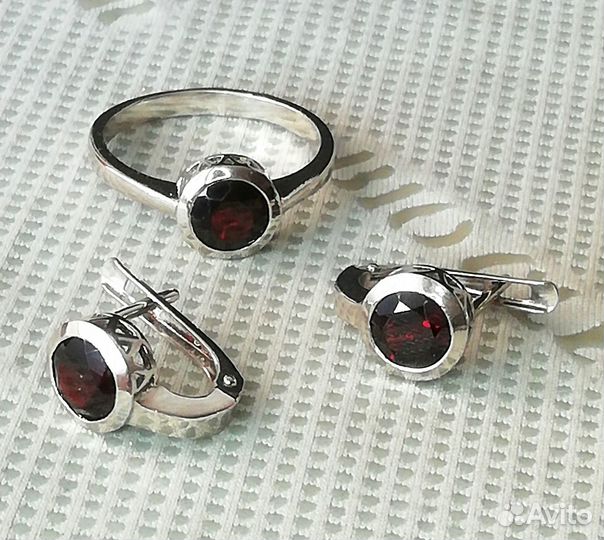 Серьги, кольцо разм.19,0 серебро гранат С302