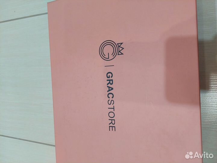 Кроссовки женские