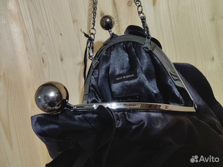 Ридикюль на фермуаре Volum черный атласный