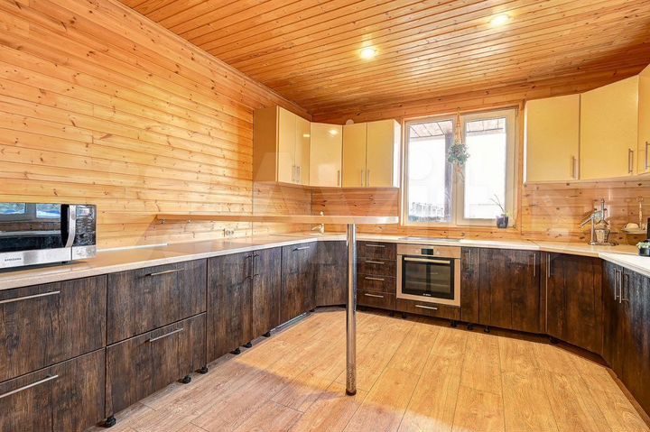 Дом 200 м² на участке 3,5 сот.